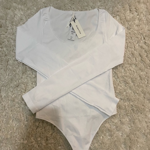 Aritzia Babaton Contour Seamless White Bodysuit Size XS - Picture 2 of 2